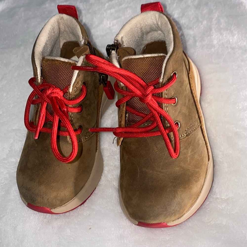 UGG Kids Canoe lii weather toddler boots size 7